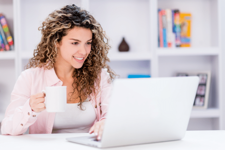 Women Reading her laptop